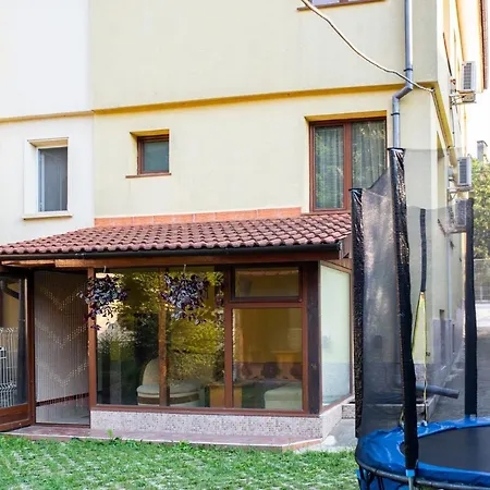 Rebeka Lodge Τριάβνα