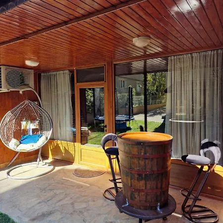 Lodge Rebeka Tryavna