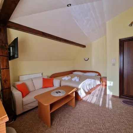 Rebeka Τριάβνα