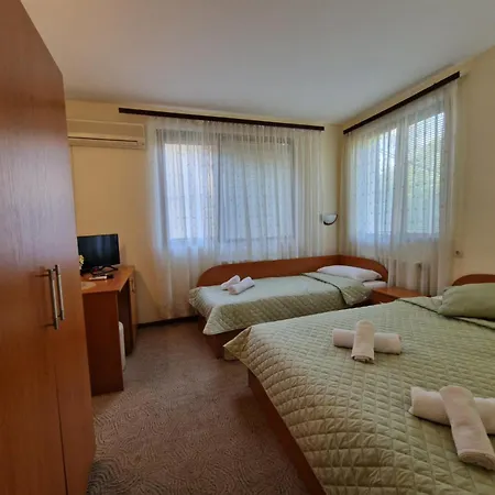 Rebeka Lodge Τριάβνα