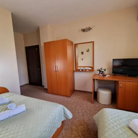 Lodge Rebeka Tryavna