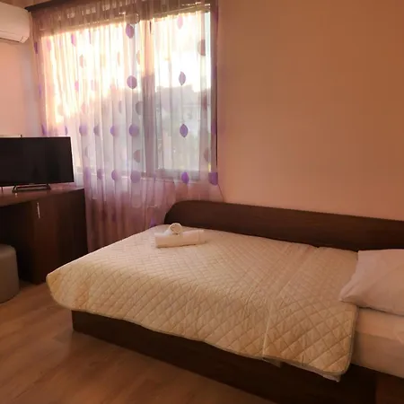 Rebeka Τριάβνα